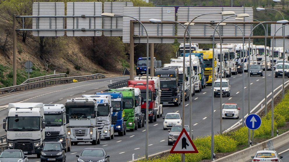 Spain: truckers’ strike continues despite $1B aid package