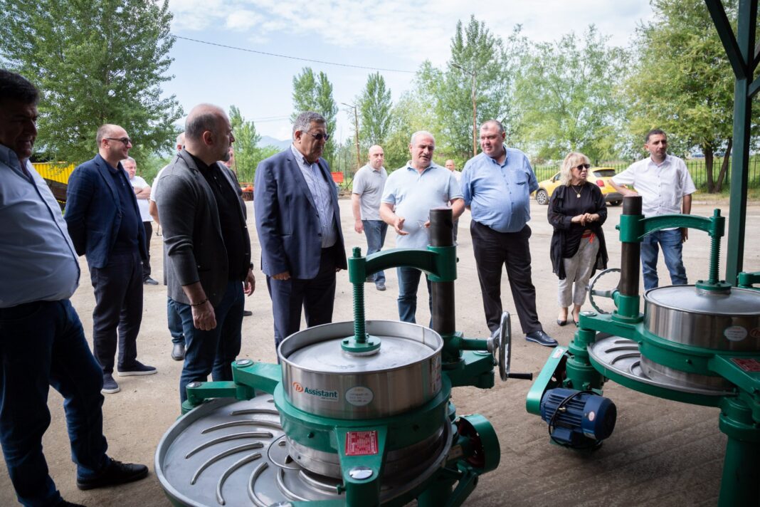 Georgia: Giorgi Khanishvili attends process of handing over modern agricultural equipment