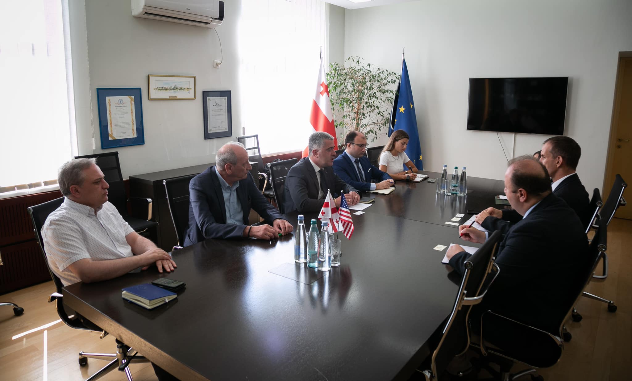 Georgian Agriculture Minister Otar Shamugia meets Regional Director of USDA
