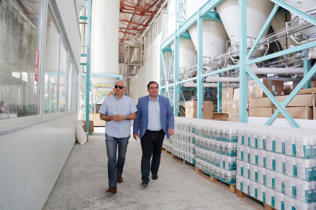 Georgia: Deputy Agriculture Minister Tengiz Nasaridze inspects Geomill LLC milling plant