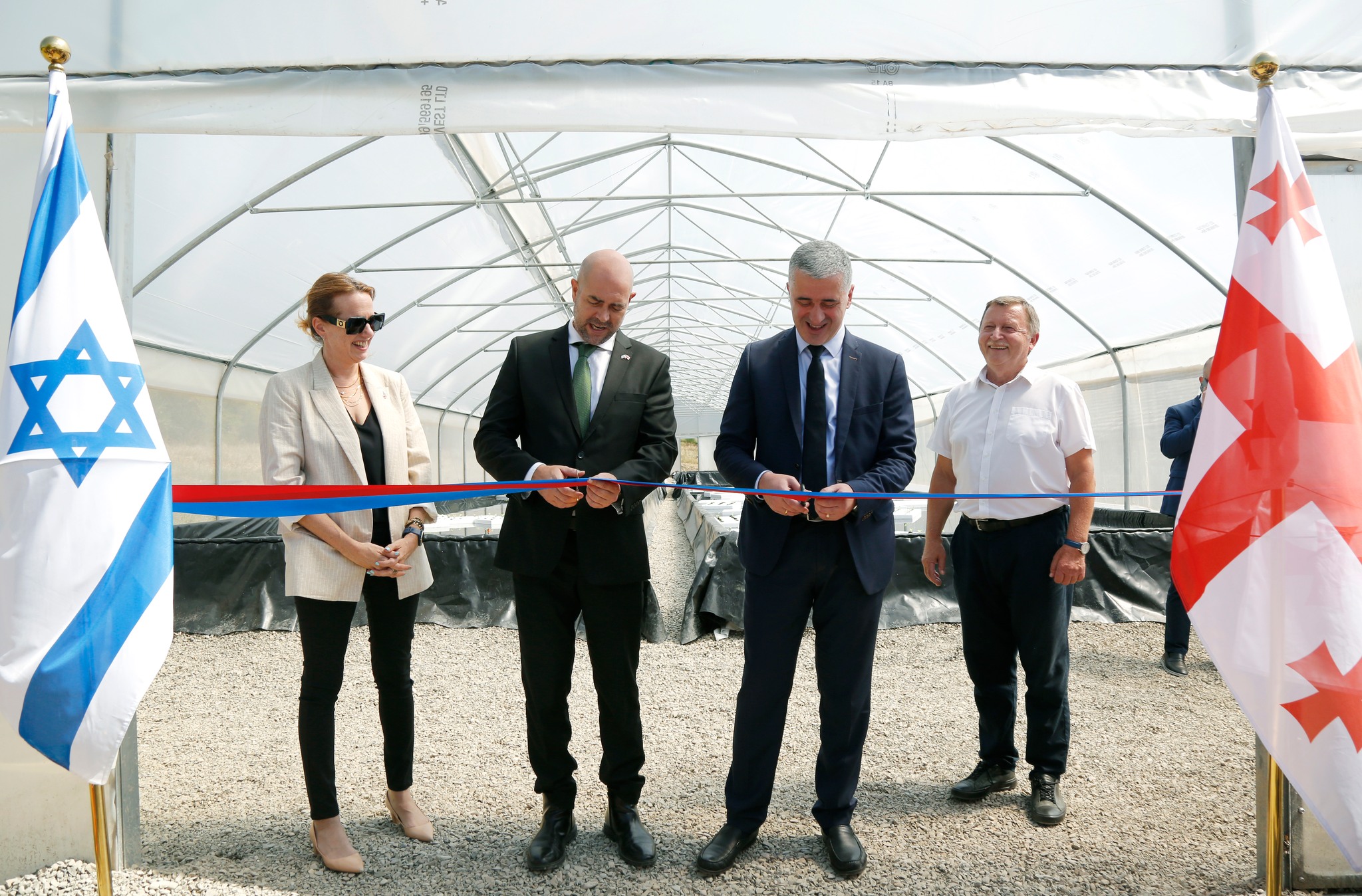 Georgia: Minister Otar Shamugia inspects modern greenhouse built by Israeli Embassy