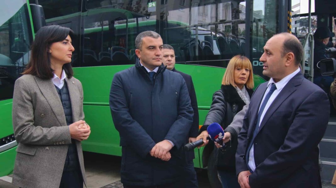 Georgia: New Buses given to Rustavi Municipality credit:facebook/Rustavimunicipality