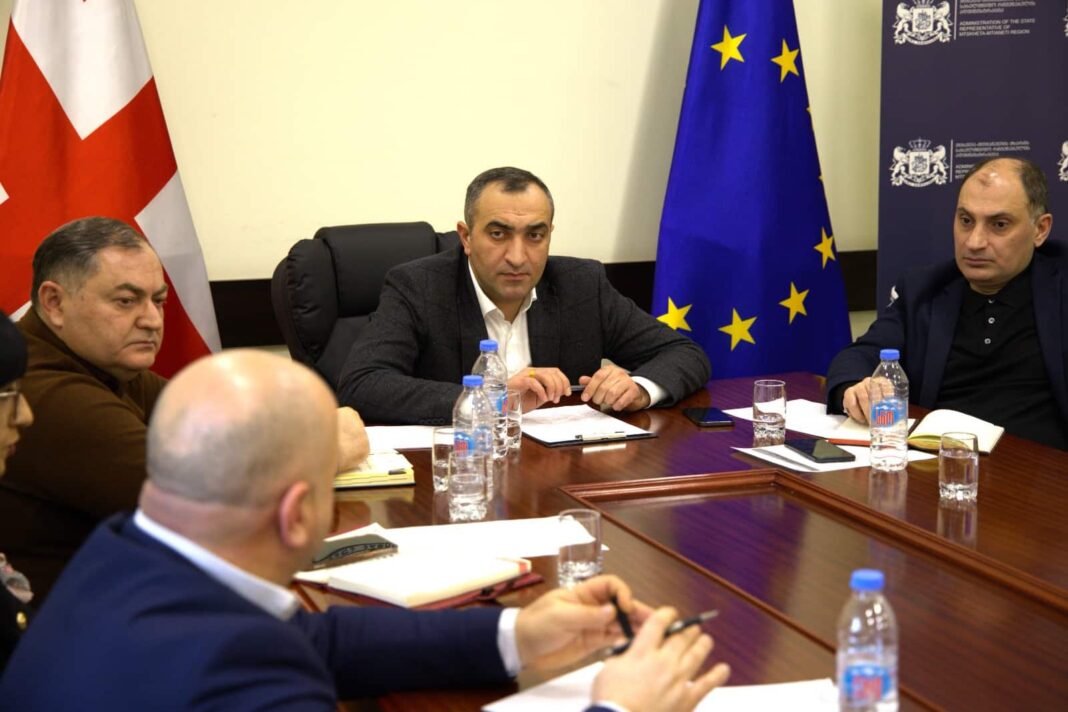 State commissioner held meeting with mayor of municipality credit: facebook