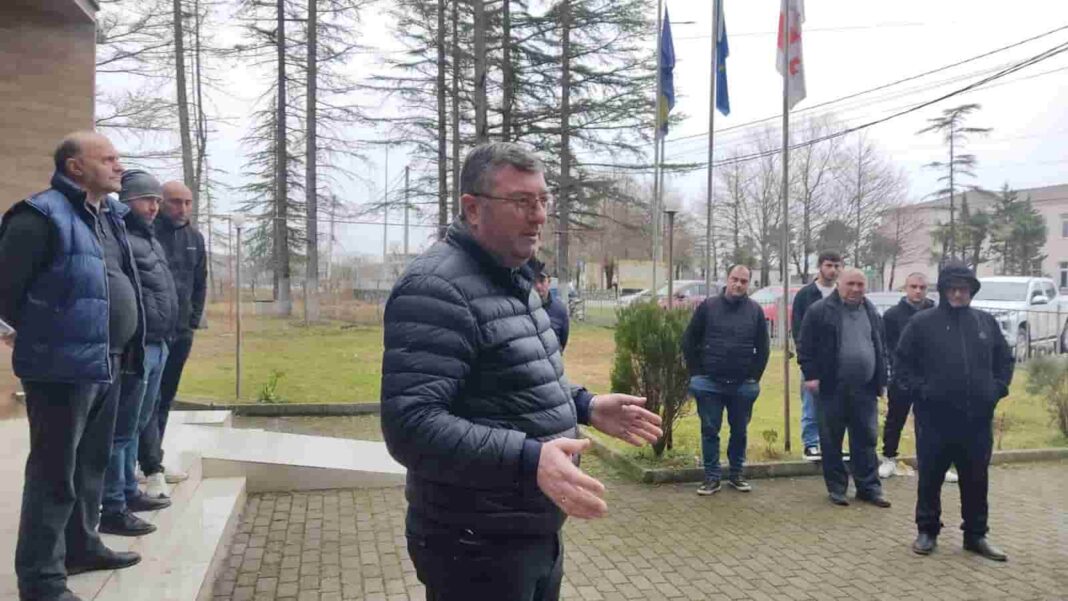 Chkhorotsku : Mayor meets local citizens credit: facebook/