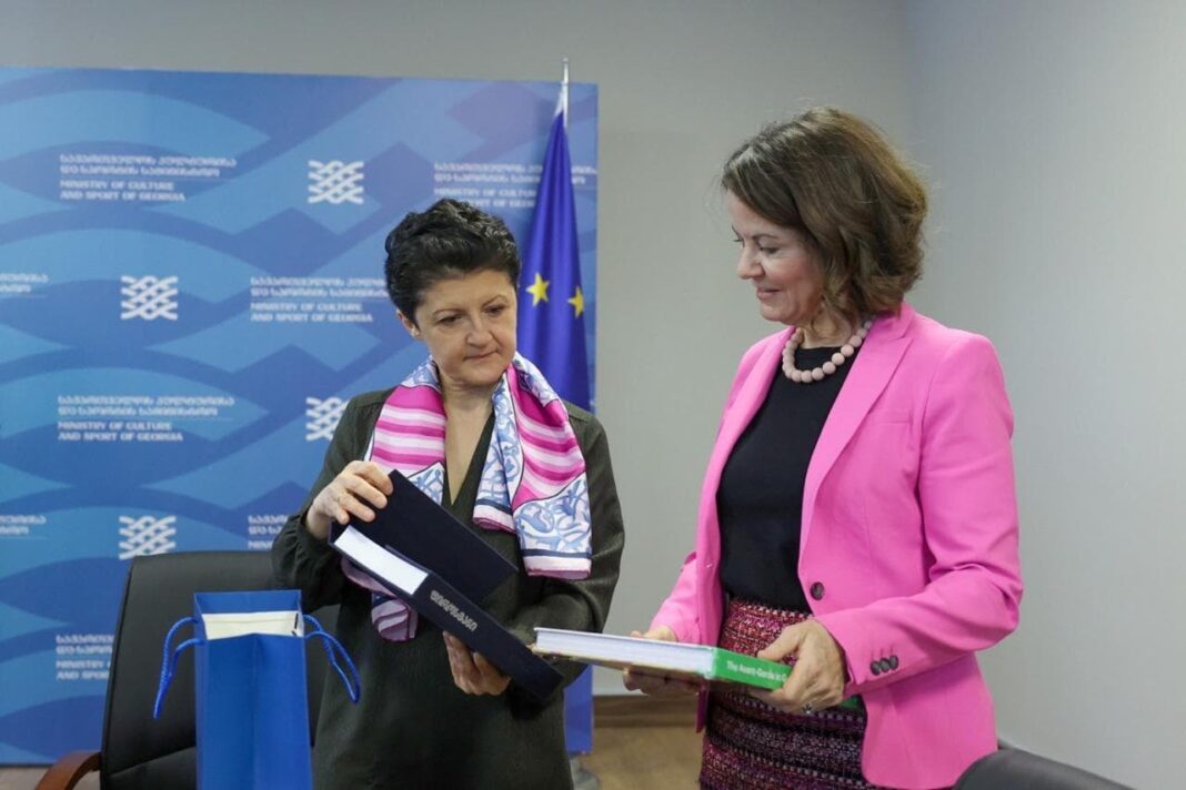 Georgia: Ambassador of USA meets Culture and sports minister credit: facebook