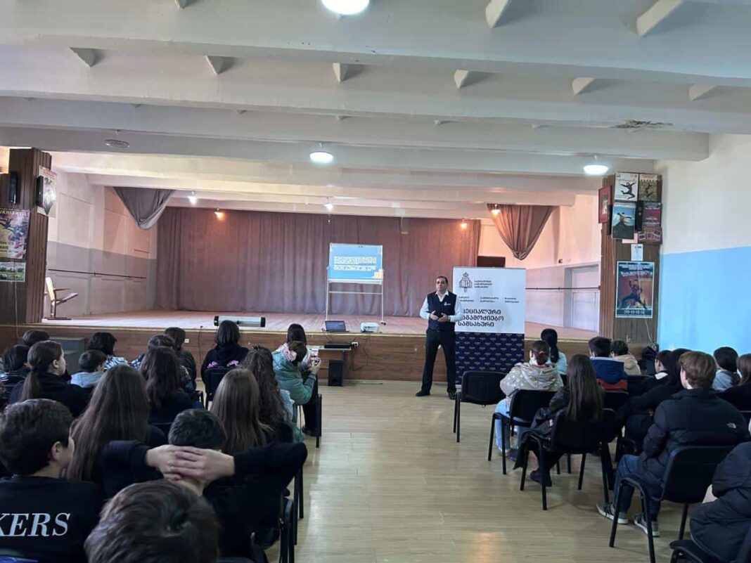 Georgia: Special Investigation Service holds information meetings in schools credit: facebook/special investigaion services