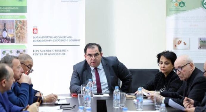 Tengiz Nasaridze meets agricultural experts