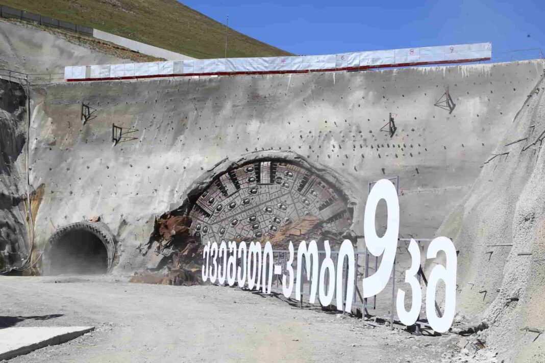 Construction of 9 km tunnel connecting village of Kob completes