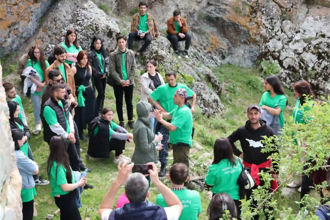 Excursion tour held for students in Adigeni credit: Facebook/adigeni city hall