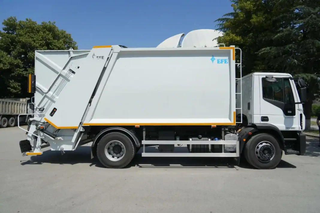 Kvareli: Municipality gets waste collector vehicle credit: Facebook/Kvareli Municipality