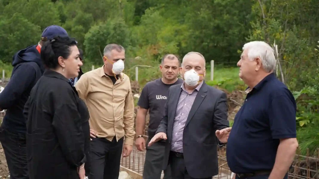Solomon Pavliashvili and Papuna Margvelidze visit Tsana village credit: Facebook