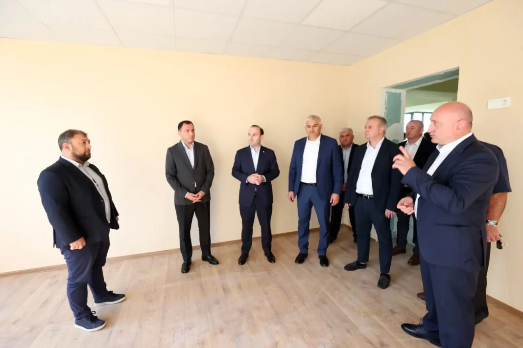 Giorgi Amilakhvari visits newly rehabilitated 12th public school