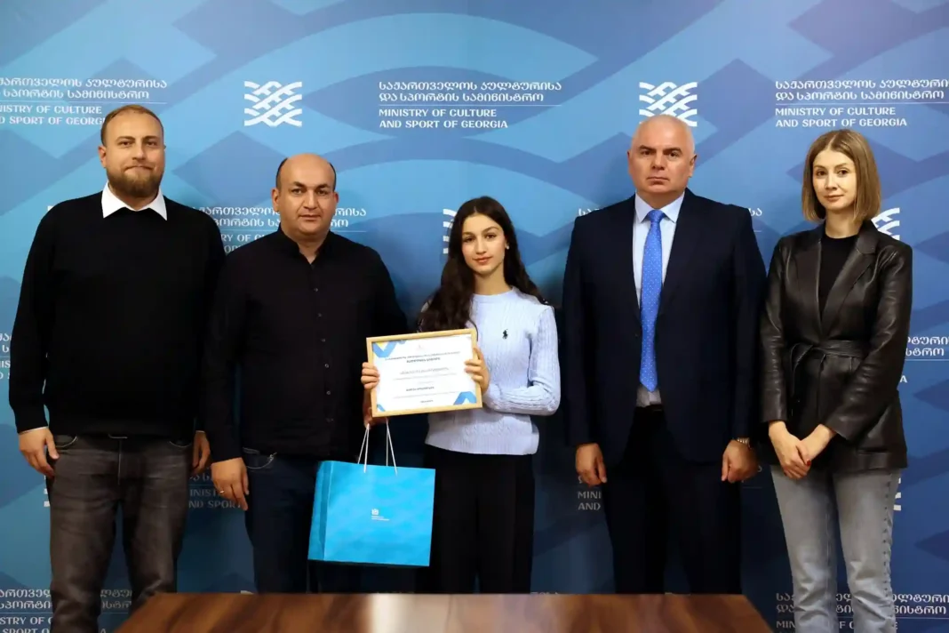 Shalva Gogoladze congratulates table tennis player Anastasia Chkhartishvili on her success