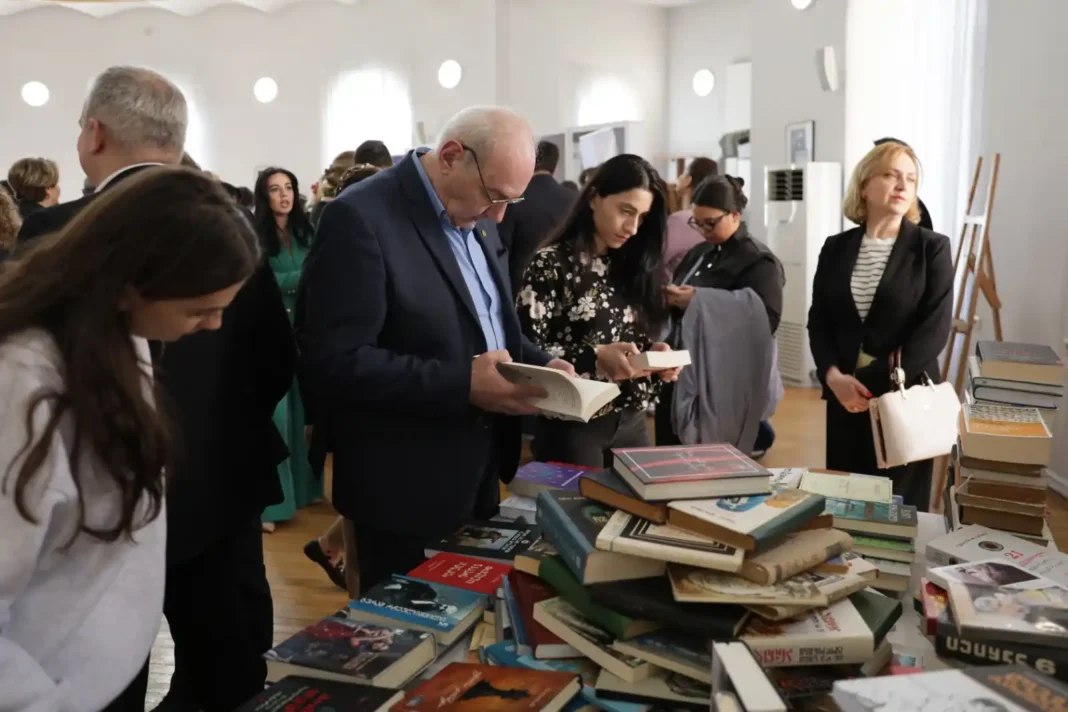 Georgian Education Ministry joins annual book collection campaign