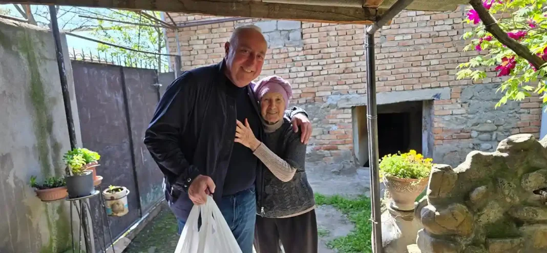 Avtandil Gulikashvili Distributes Gifts on the Occasion of Easter