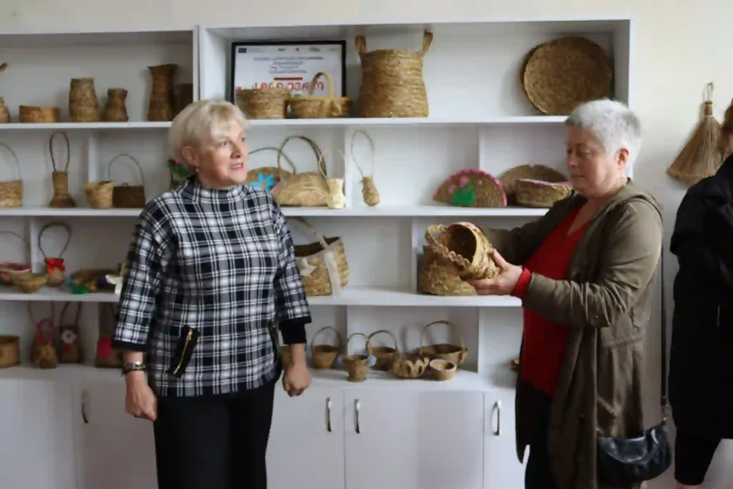Georgia: Baileti village revives old tradition of chili weaving and pattern making