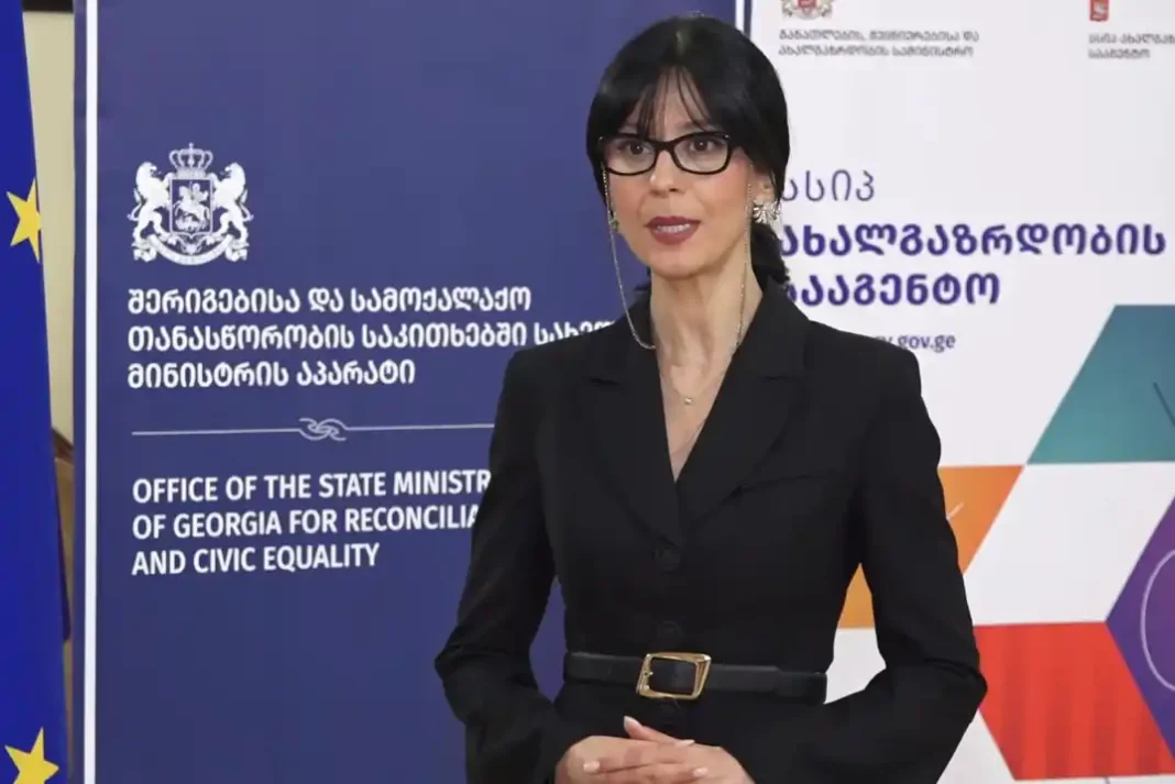 Georgia: Minister Thea Akhvlediani interacts with students