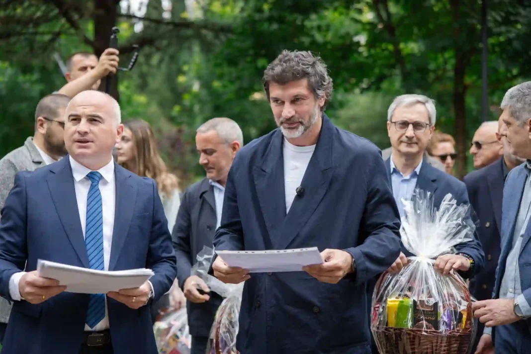 Tbilisi Mayor gives ownership certificates to 30 families